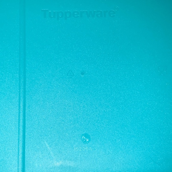 Tupperware Aqua Lunch Container - Picture 7 of 7